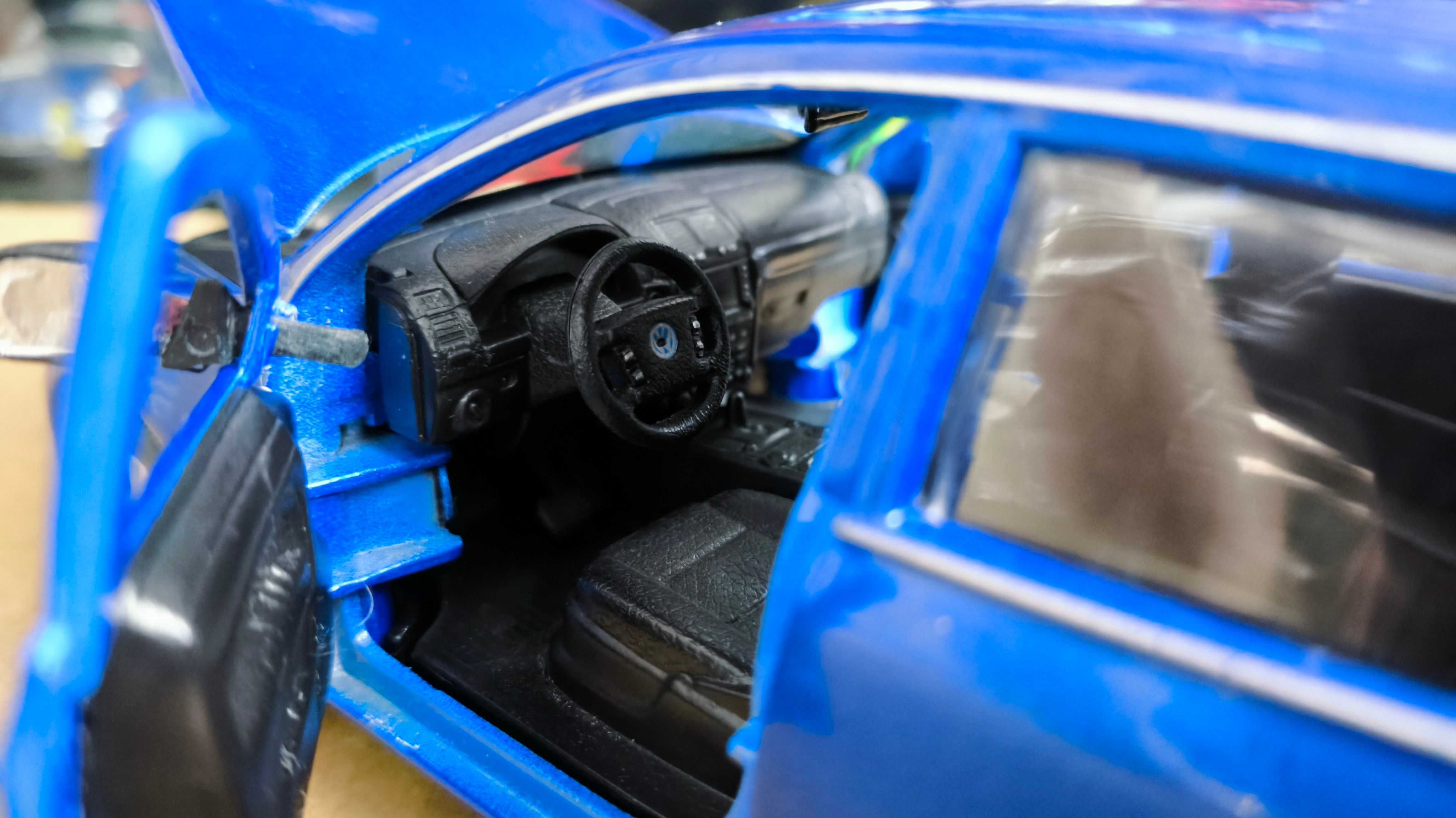 Машинка, модель 1/24 Volkswagen Touareg Bburago