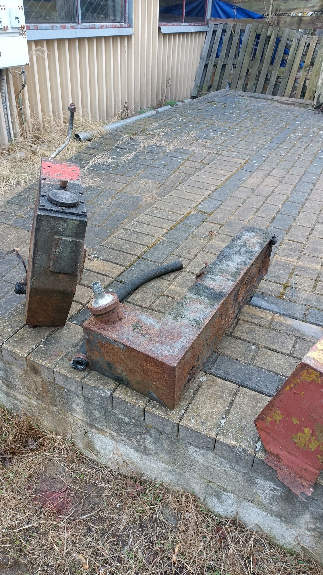 Zbiorniki na paliwo i olej hydrauliczny do wózka widłowego