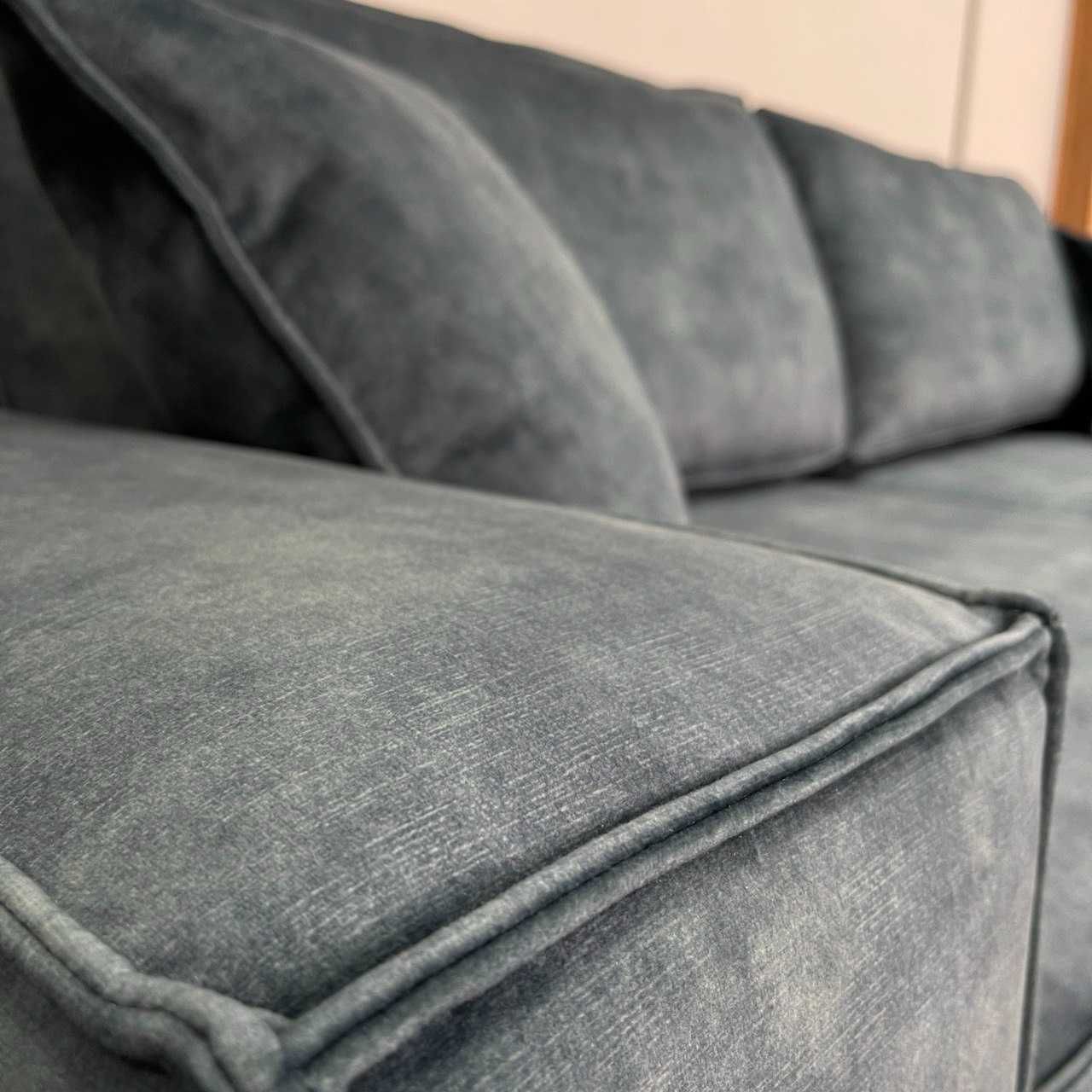 Новий прямий розкладний диван велюр