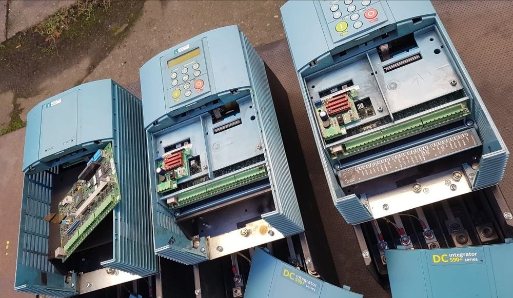 Integrator DC.  Napęd silnik prądu stałego.