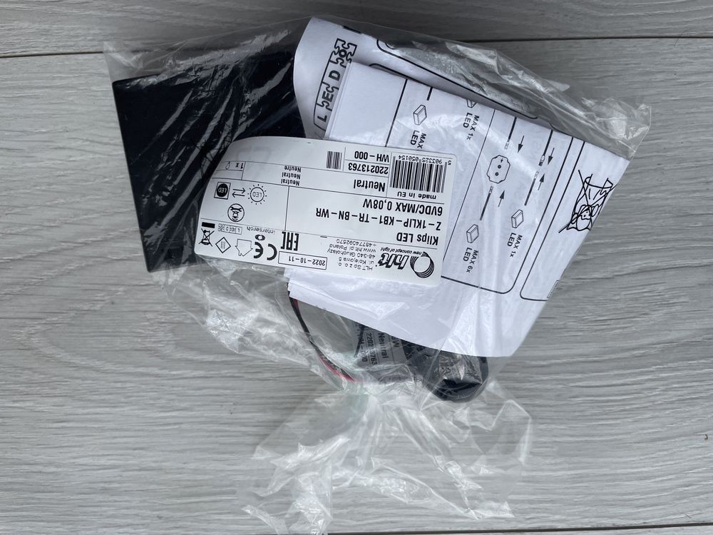 Klips LED do półek szklanych na baterie