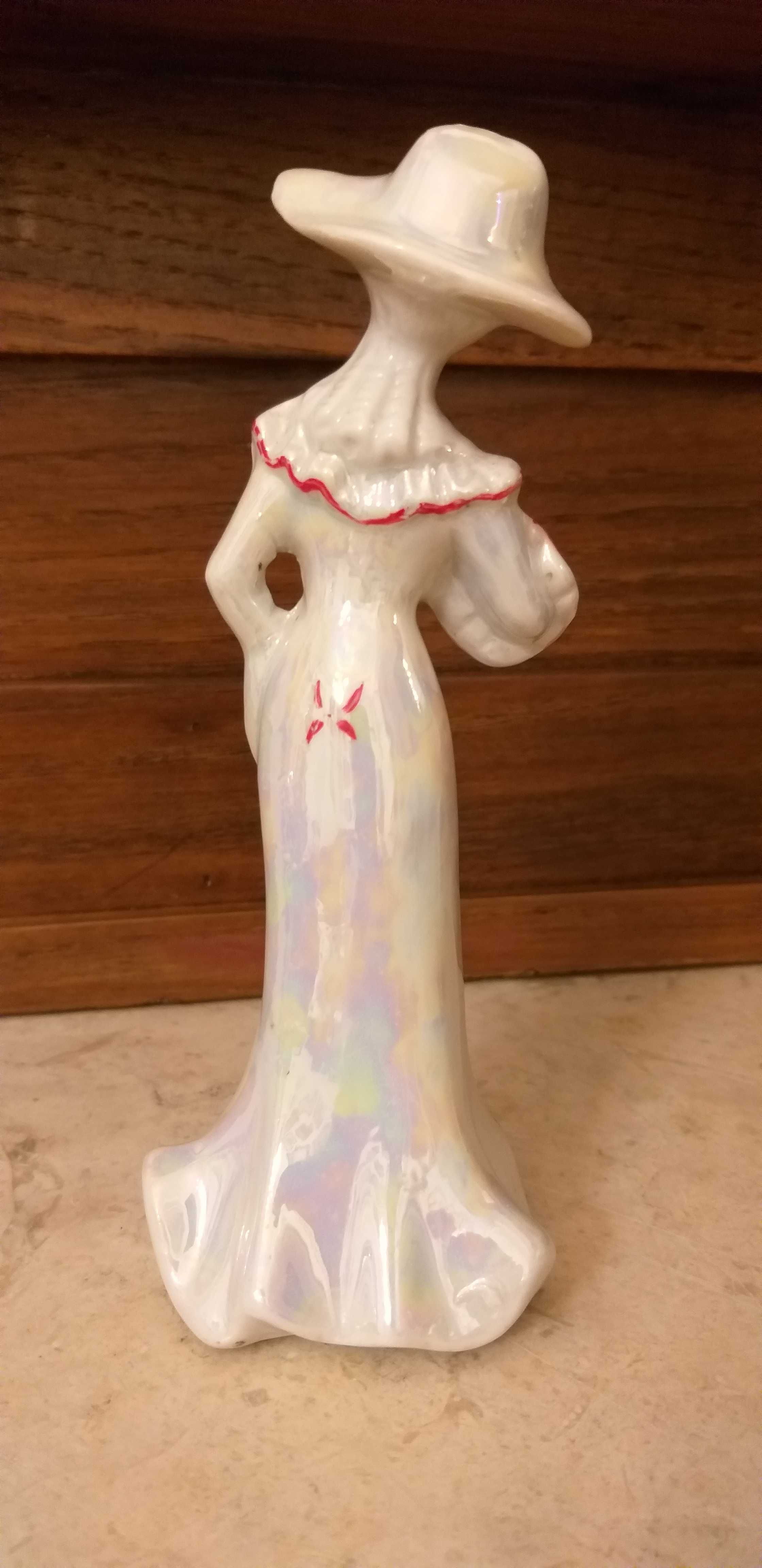 Lote de 4 estatuetas / bibelôs antigos em porcelana