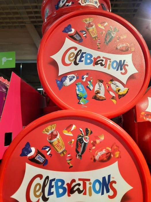 Солодощі кіндер новорічні