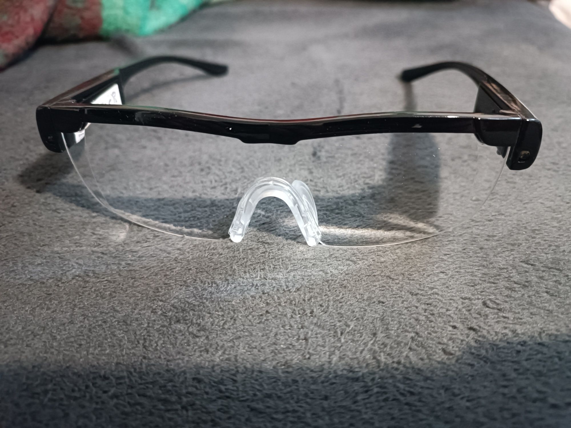 Okulary powiększające 160% z dwoma diodami Led
