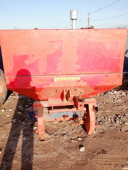 Продам розкидач міндобрива в хорошому стані!