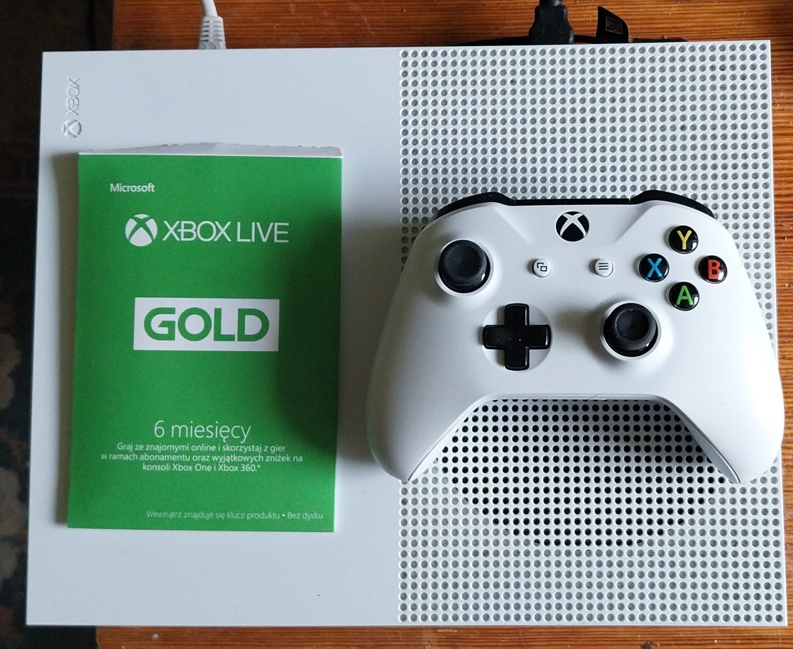 Xbox One S + Pad +  xbox live Gold 6msc+2gry