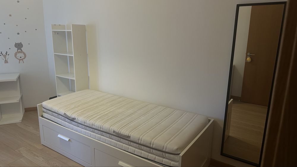 Aluga-se quarto equipado