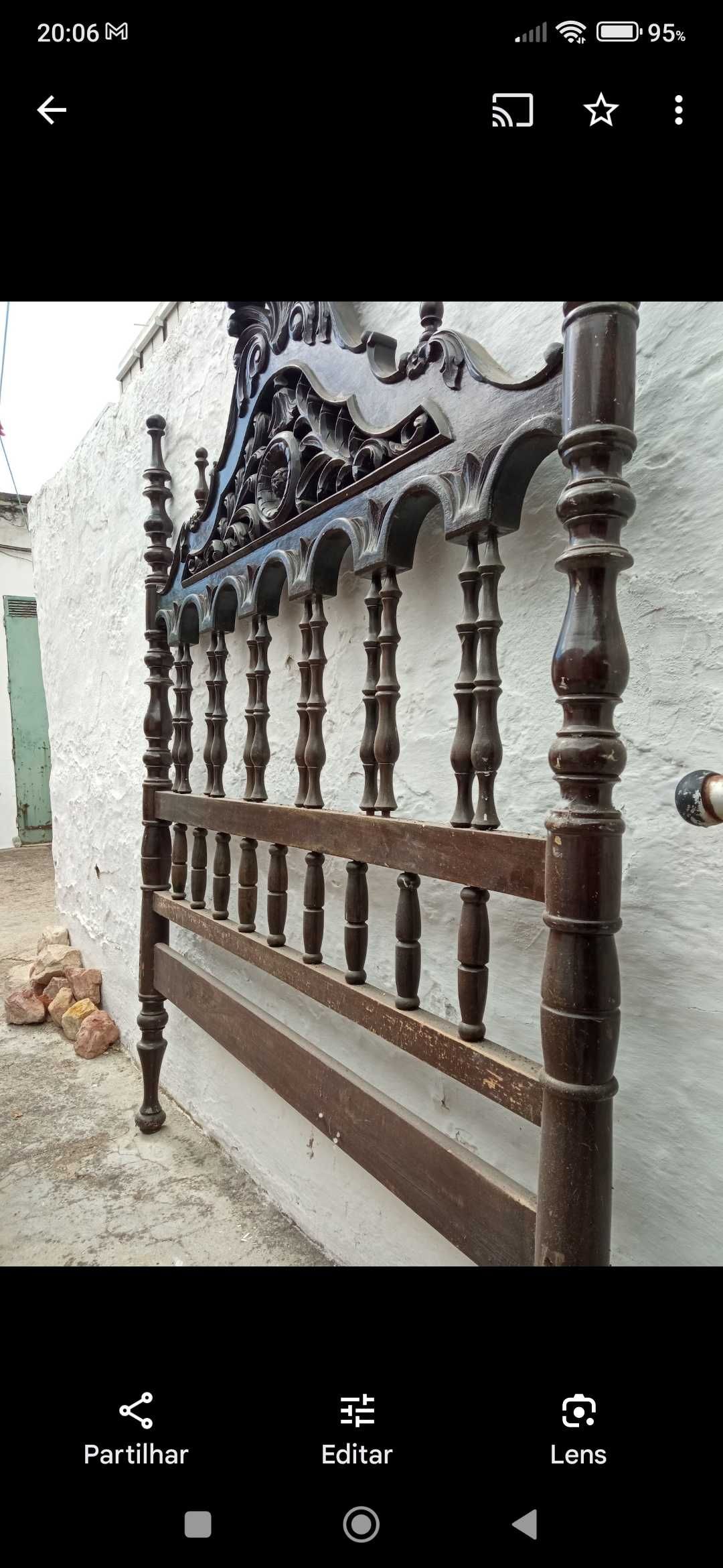 Cama casal trabalhada mogno estilo Séc XIX