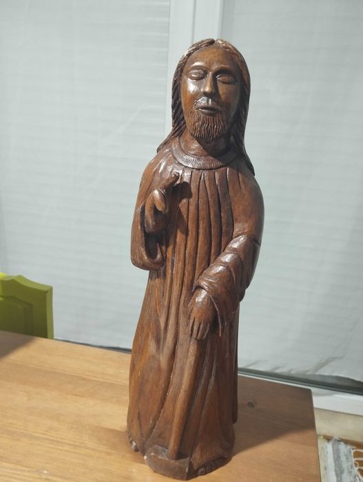 Artigos/Esculturas religiosas em madeira e Cristo em cobre/latão