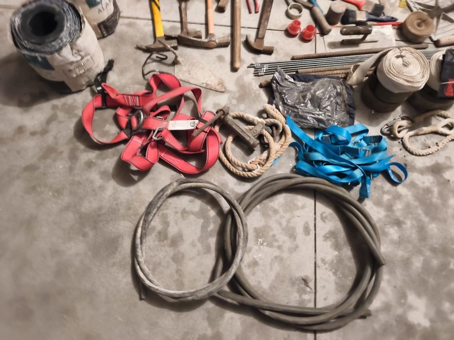 Lote de ferramentas e materiais de construção