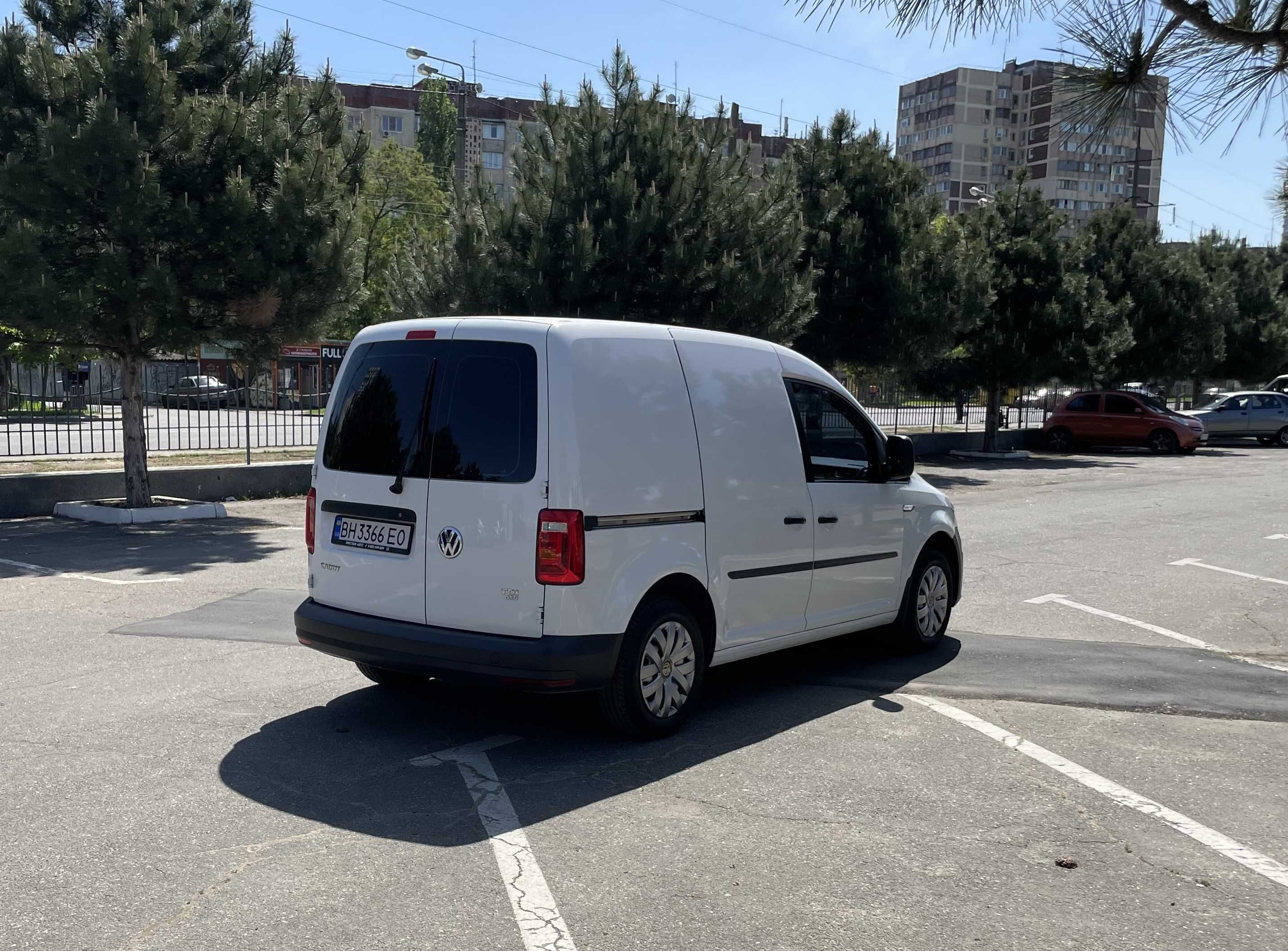 Аренда, прокат авто VW Caddy, грузовой автомобиль под выкуп