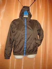 зручна куртка вітровка бомбер з капюшоном розмір  М-С 166-80А Quechua