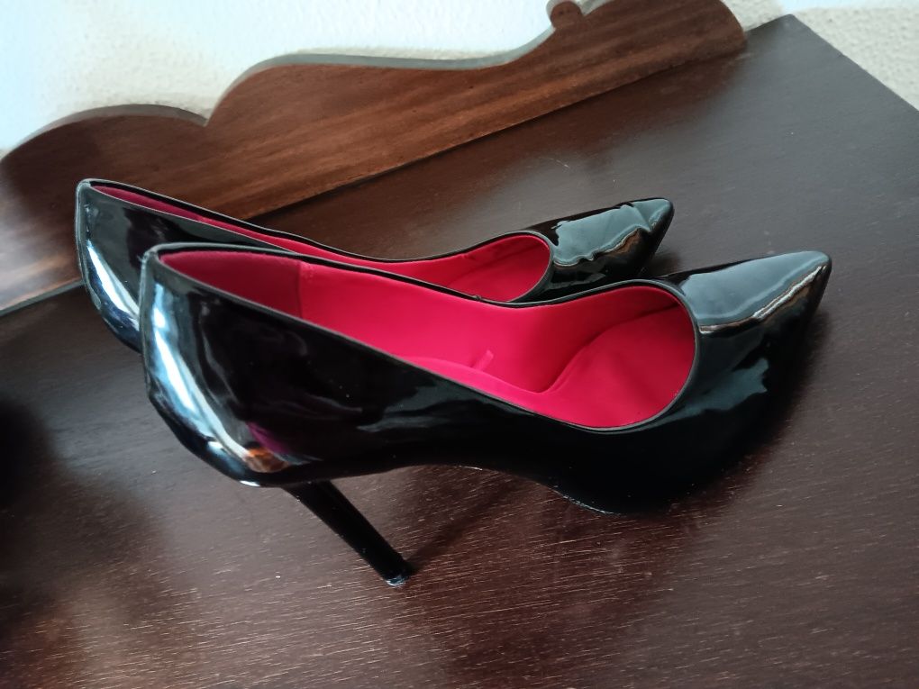 Scarpin Preto Zara n°38