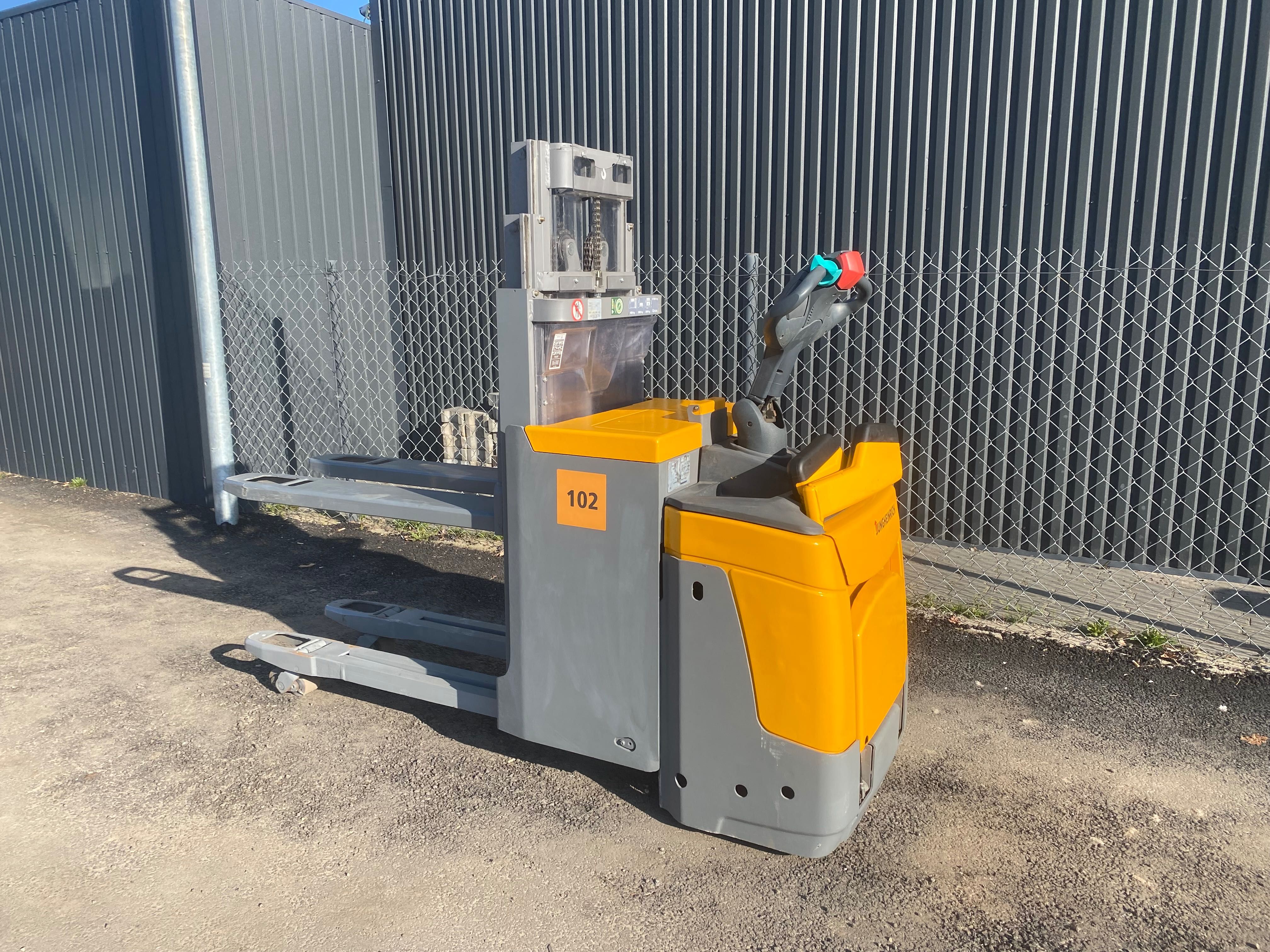 Jungheinrich ERD 220 wózek elektryczny 2000kg podest paletowy unoszący