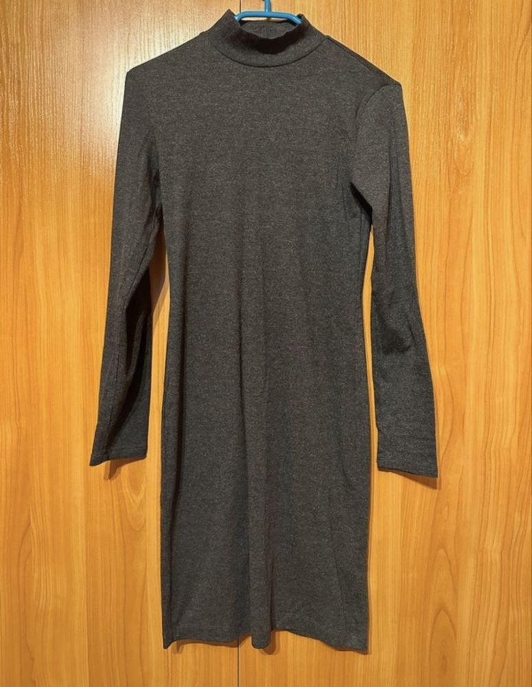 Szara sukienka prążek H&M 36 z półgolfem