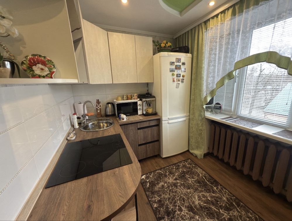 Продам 1к квартиру на Кирова. Поля