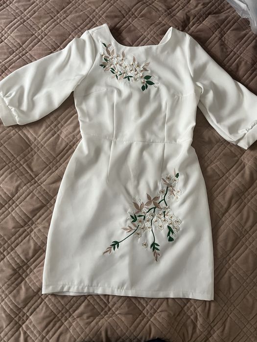 Сукня молочного кольору