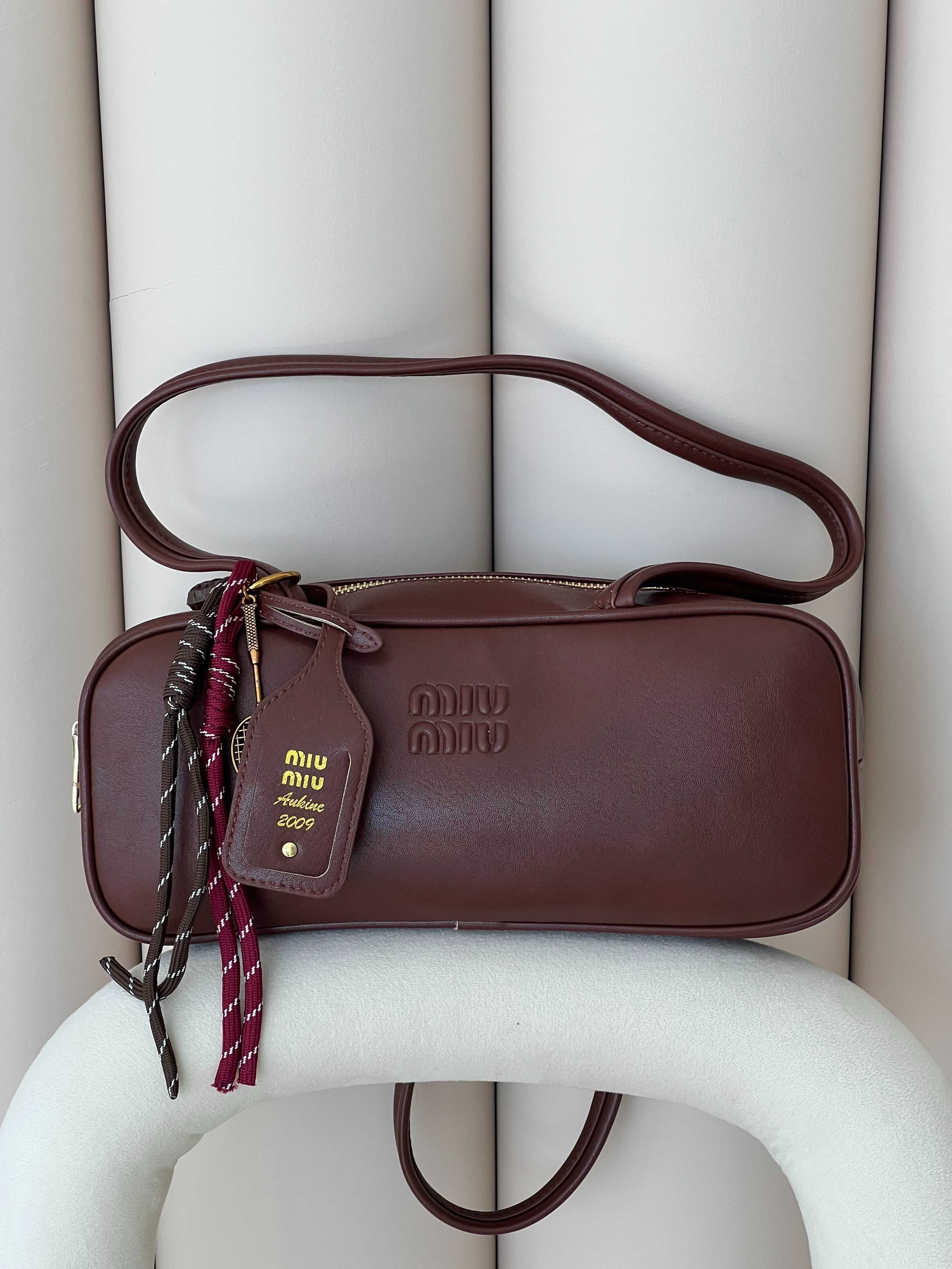 Сумка Miu Miu багет з брелком  на плечо Миу Миу  клатч