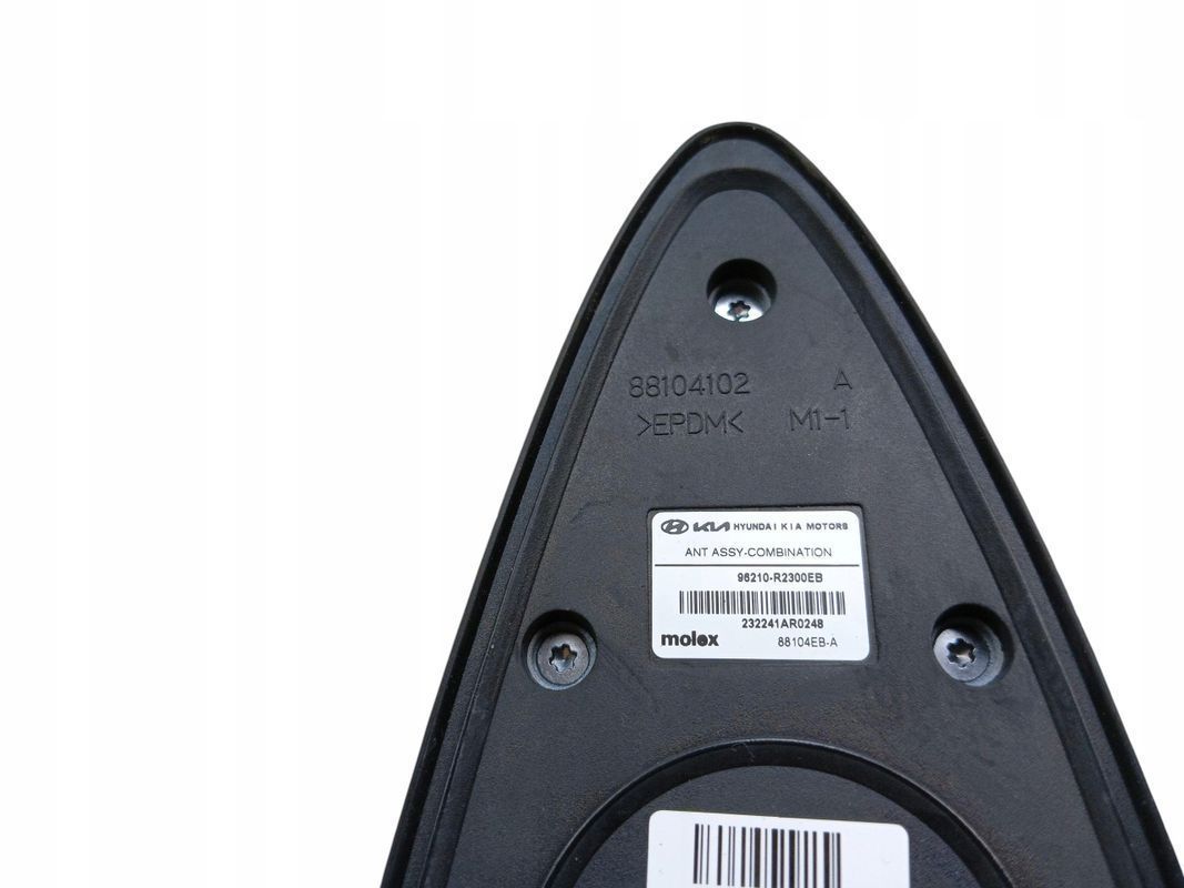 ANTENA RADIA GPS PŁETWA REKINA KIA SPORTAGE V LAK: 1K 96210-R2300