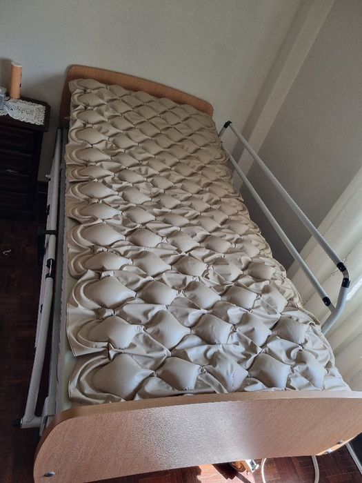 Vendo Cama Articulada elétrica JMS c/ colchão anti escaras