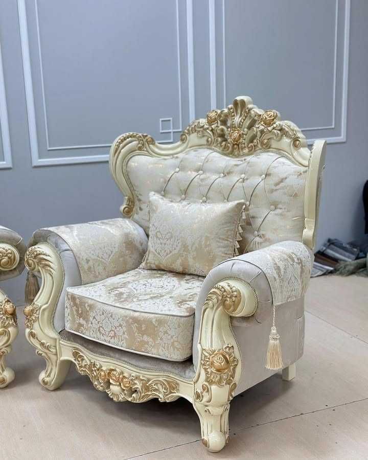 Продам диван два крісла