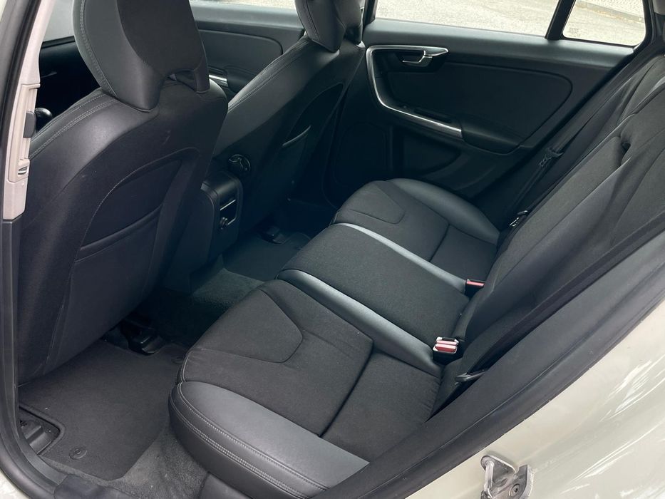 Volvo V60 D2 MOMENTUM