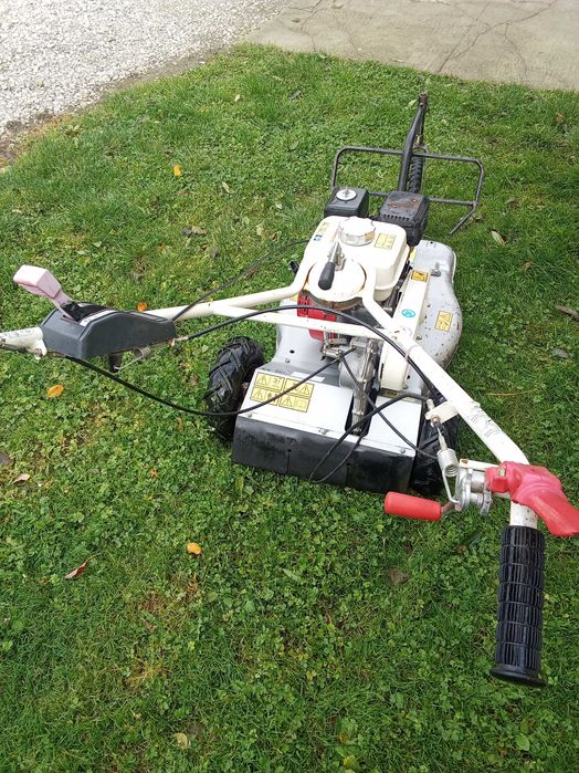 Kosiarka spalinowa z napędem