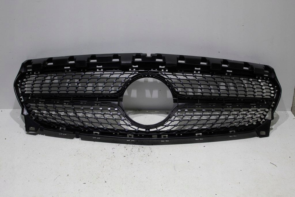Mercedes CLA W117 Lift Grill