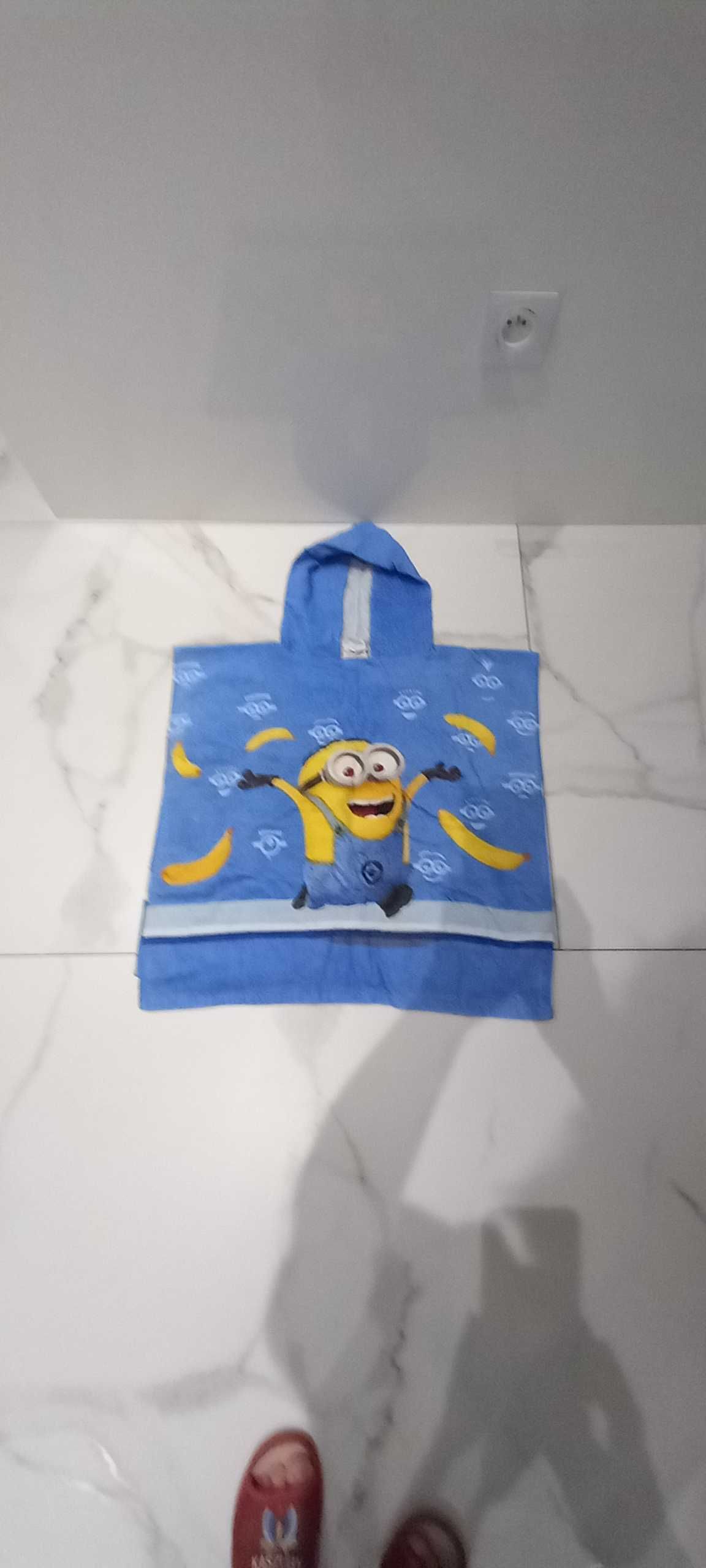 Ręcznik  dla dzieci  MINIONKI  z kapturkiem  UŻYWANY