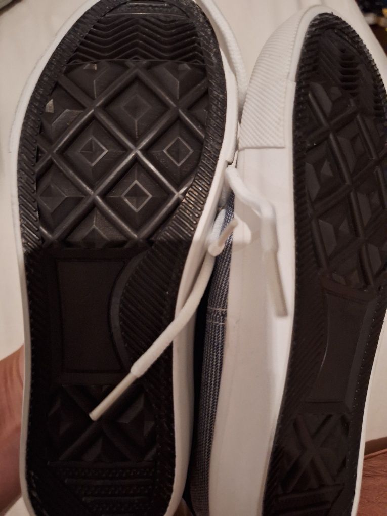 Tenis novos criança
