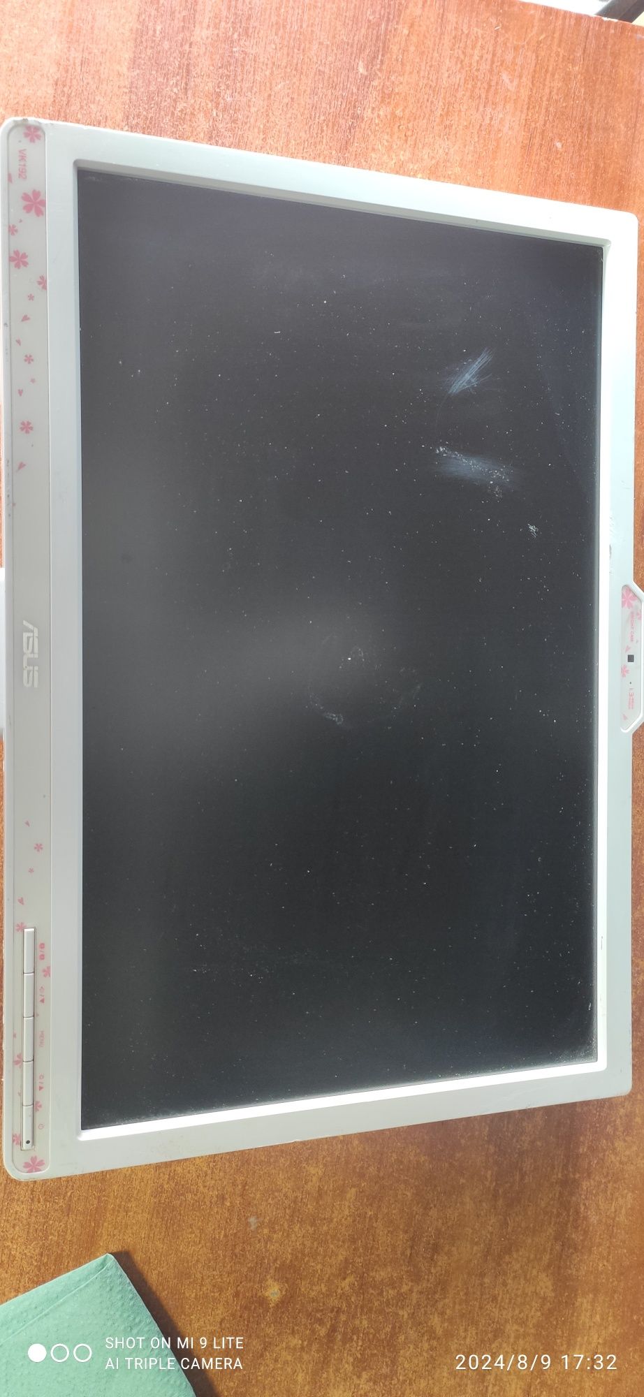 Asus Монітор 19 дюймів з динаміками + веб камера все працює