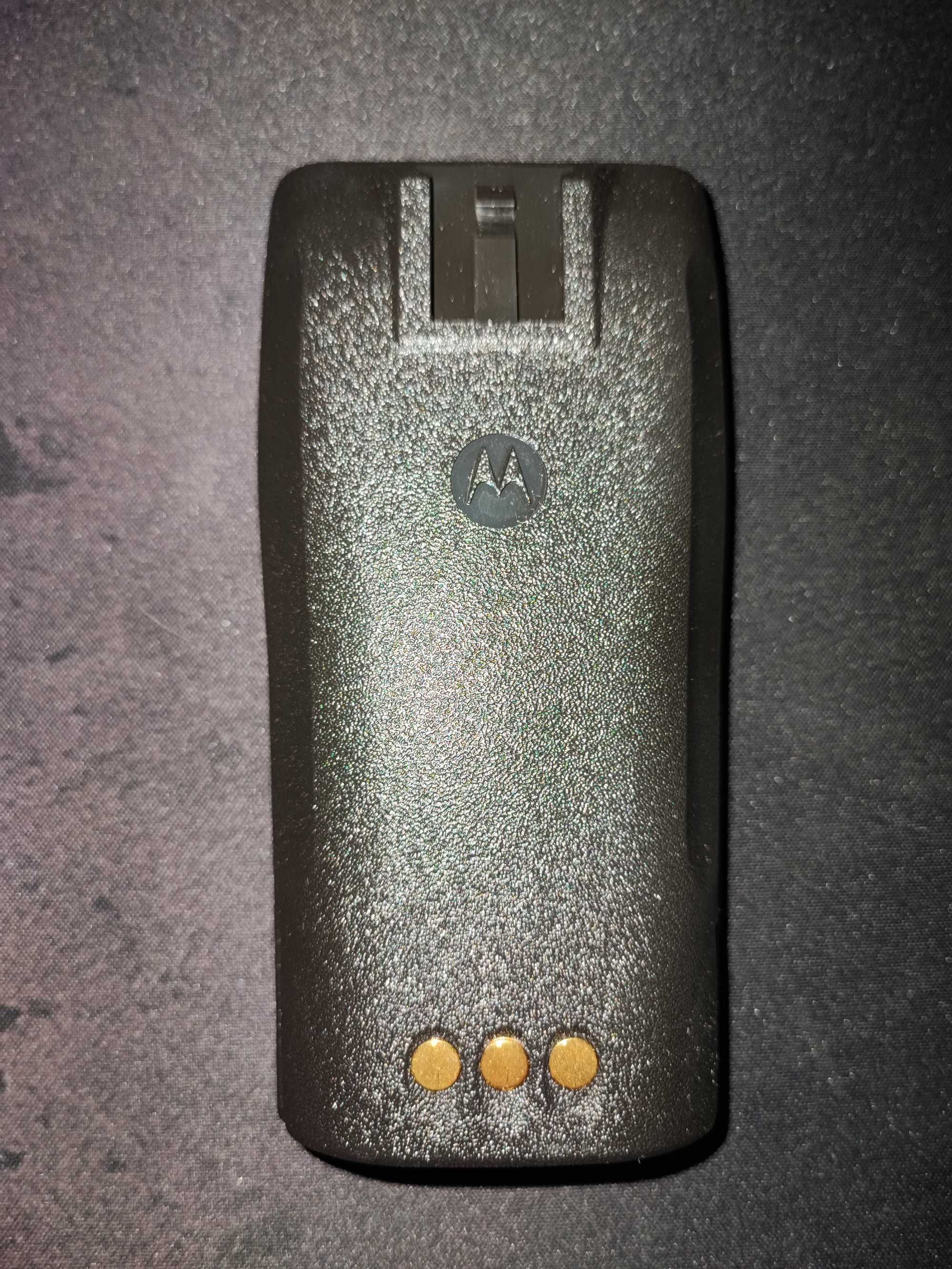Акумуляторна батарея Motorola та зарядний пристрій