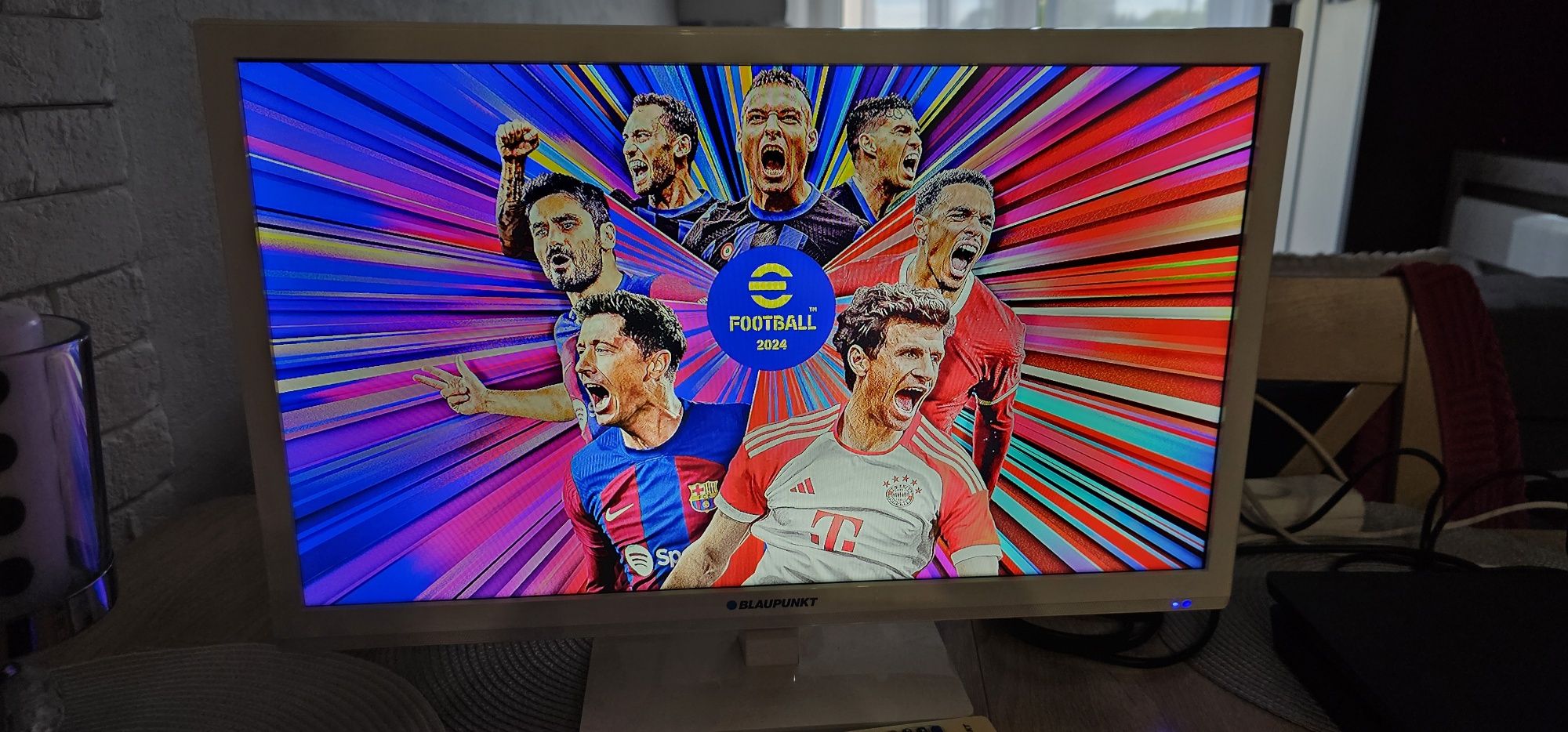 Telewizor 23.6"  domowy z funkcją monitora HDMI Pilot