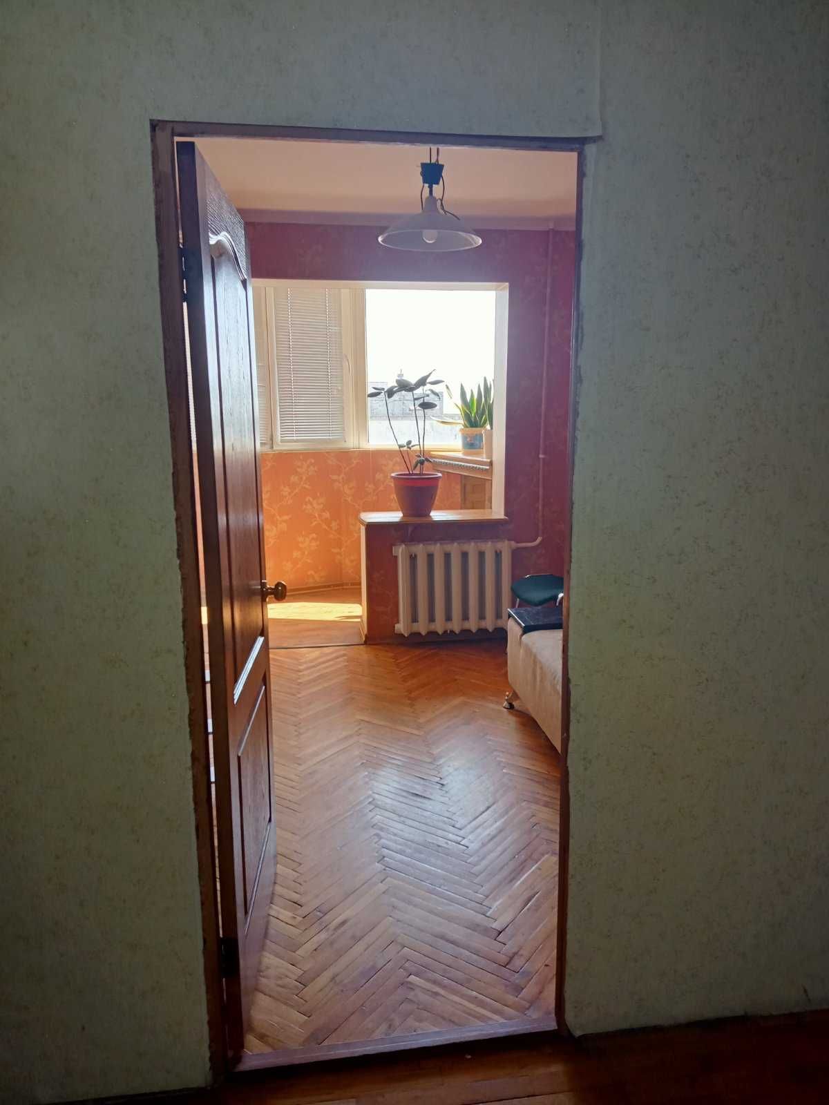 продам 3-х комнатную квартиру от собственника, 11 эт. 12-и эт. дома