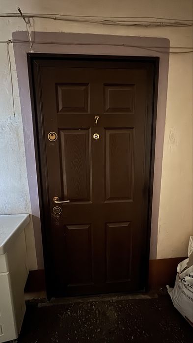 Вхідні міцні двері