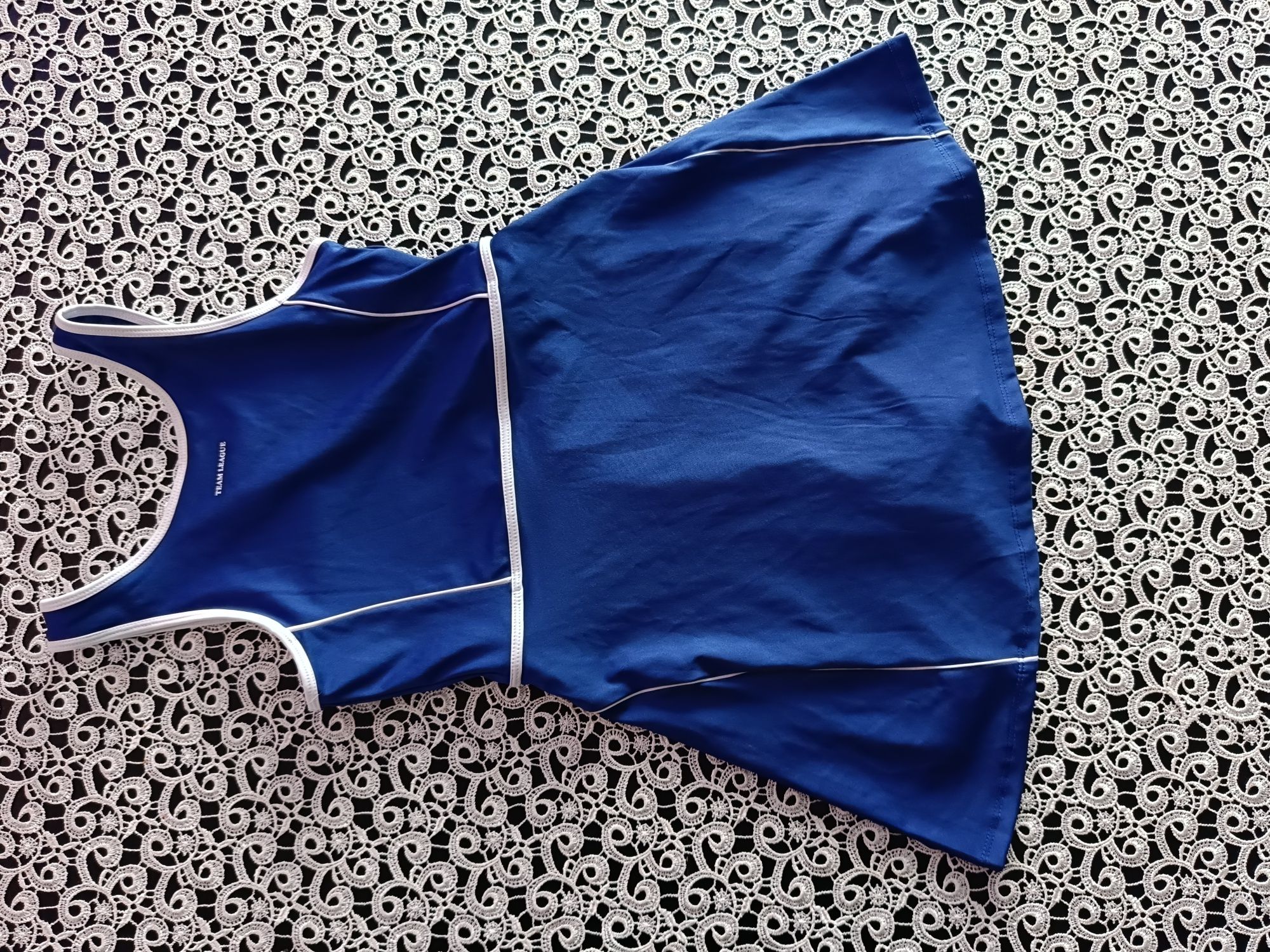 Sportowa sukienka z przytymi spodenkami Zara 140