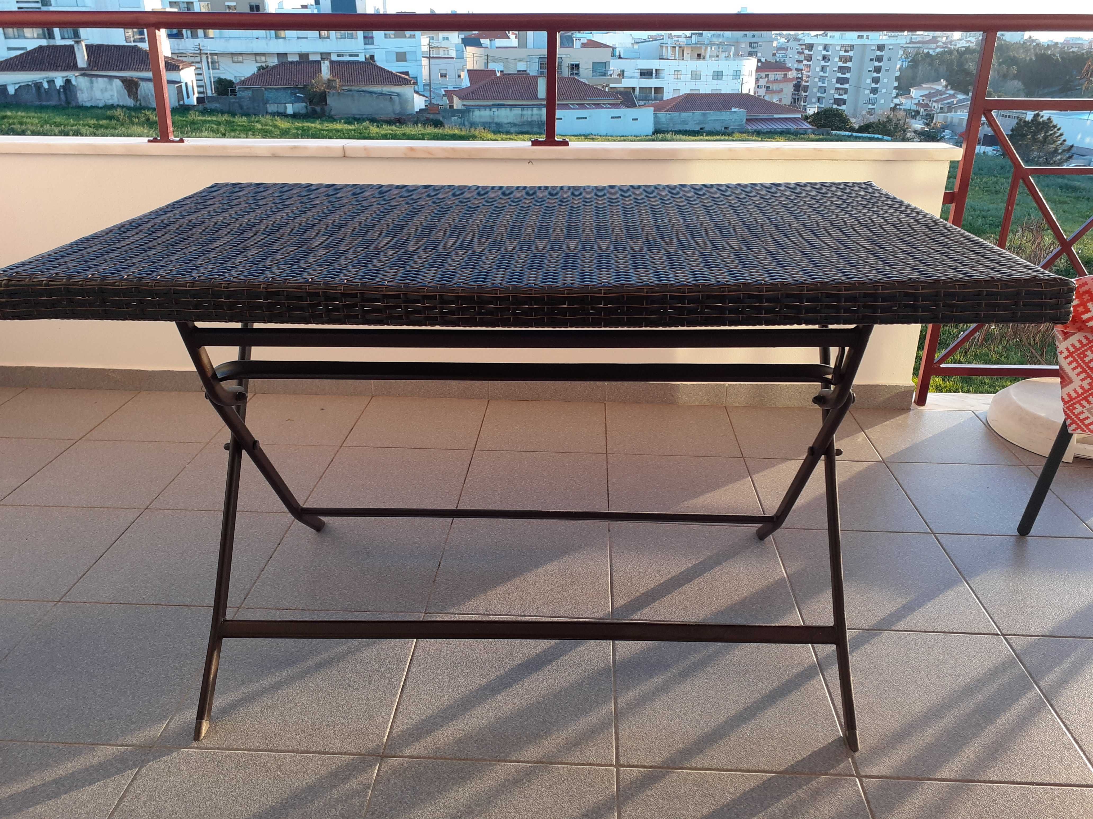 Conjunto mesa e 2 cadeiras para varsnda ou jardim