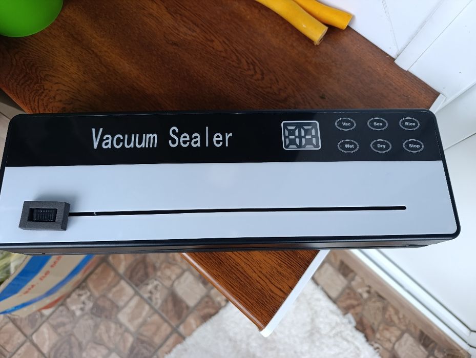 Вакууматор. Вакуумный упаковщик.