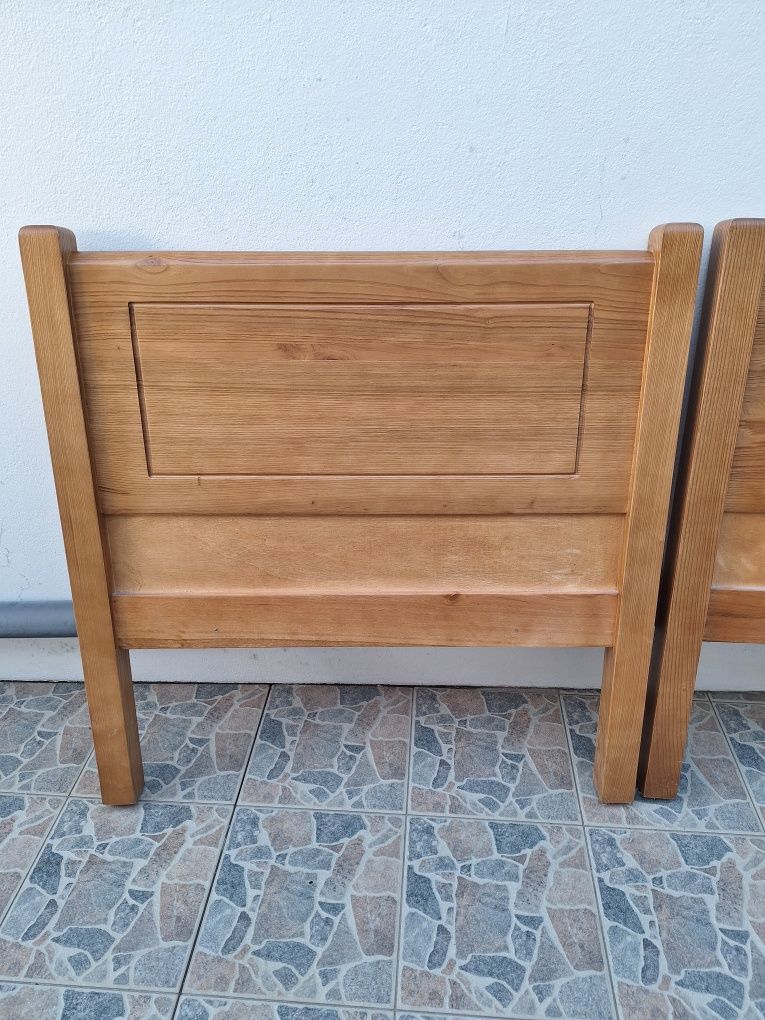 Duas Cabeceiras em Madeira
