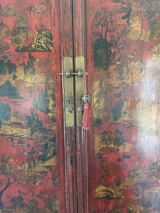 Vendo móvel chines do Seculo XVII para televisão