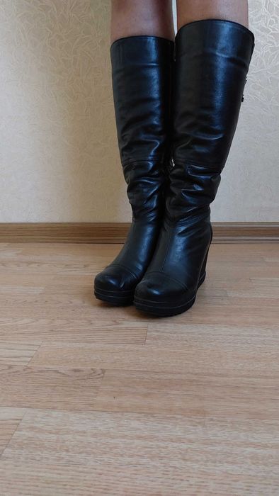 Продам зимние сапоги кожанные