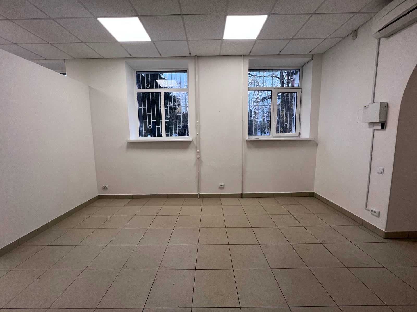 №:22189 - Продаж комерційного приміщення на вул. Небесної Сотні, 43 м²