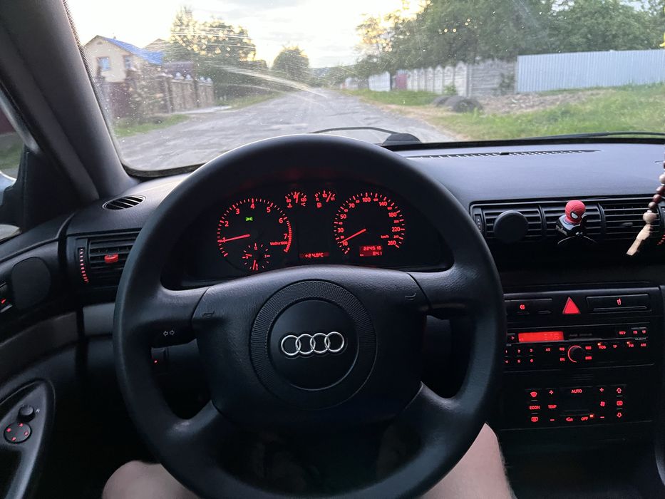 Автомобіль Audi A4B5.