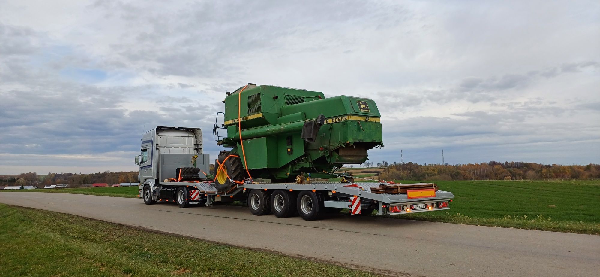 TRANSPORT kombajnów Niskopodwozie Gabarytowy  Laweta