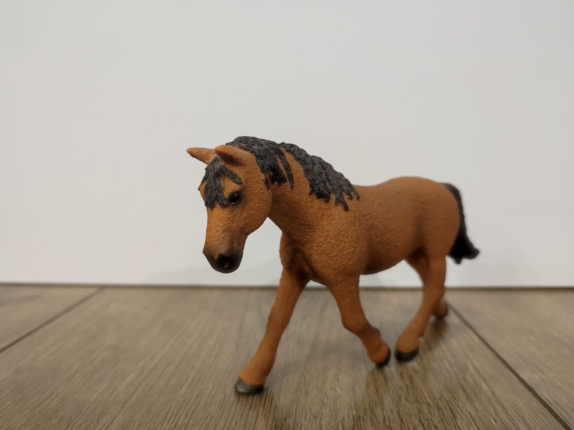 Schleich 13780 klacz rasy bishkir curly