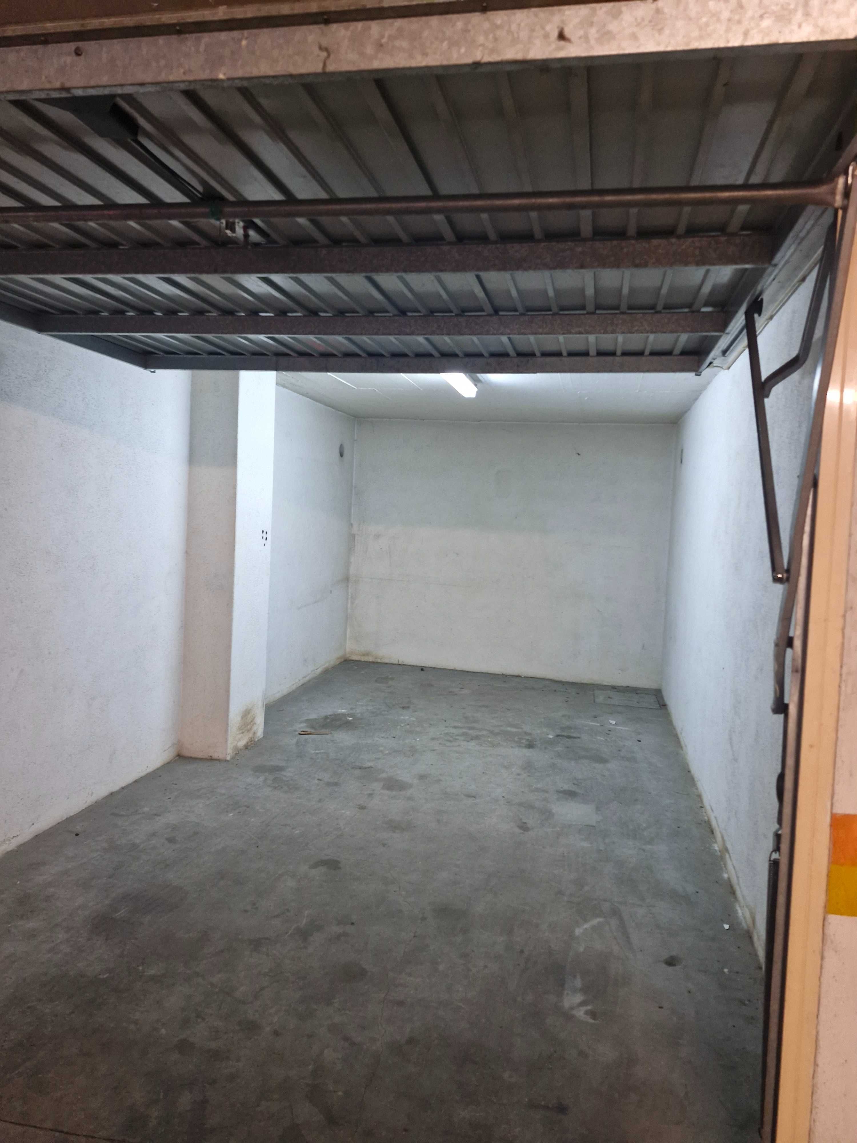 Aluguer garagem Brandoa