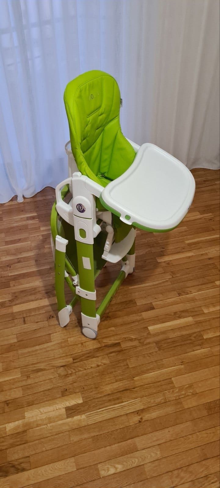 Cadeira alta para criança com mesa