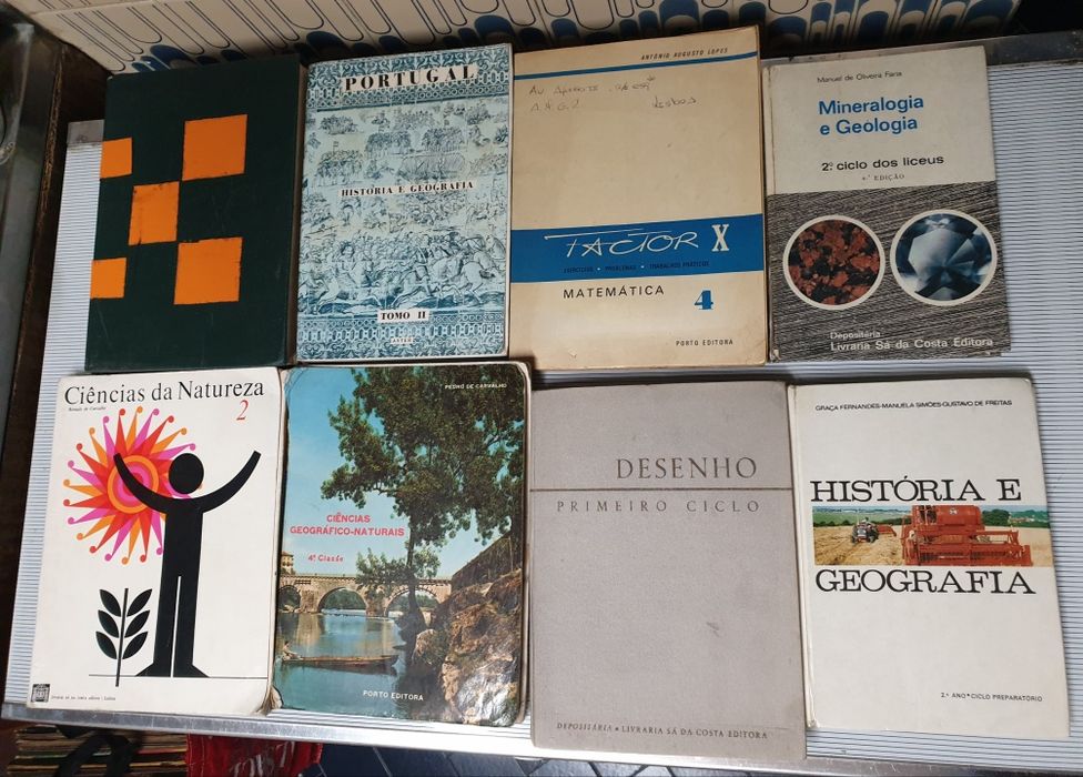 Livros antigos escolares