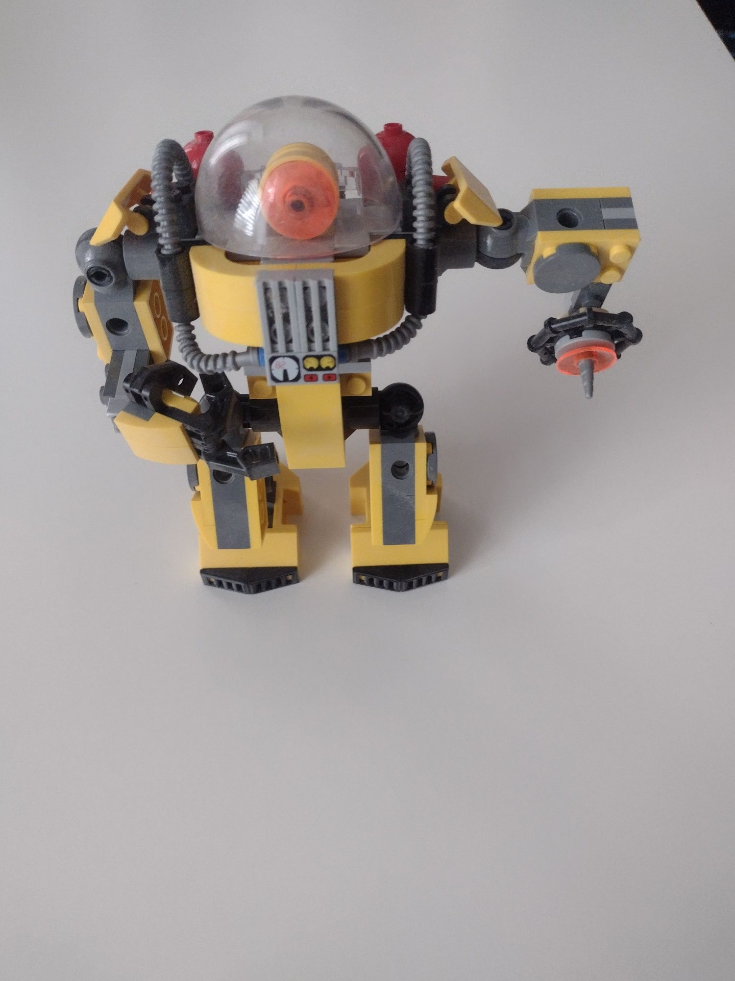 LEGO robot nurek