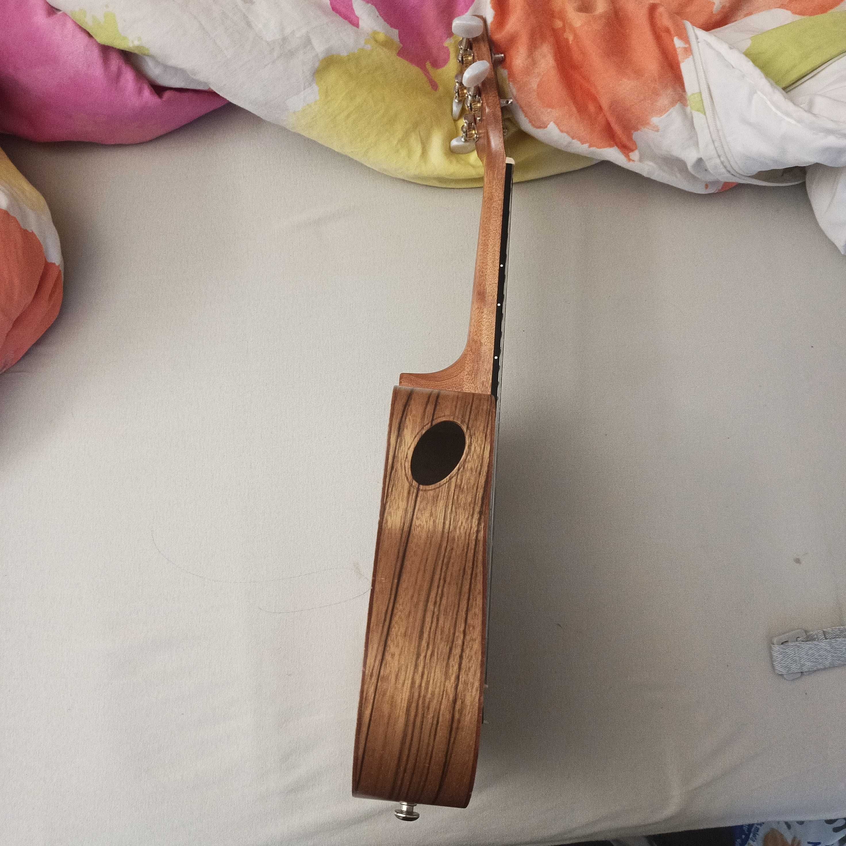 Sprzedam ukulele bez jednej strun